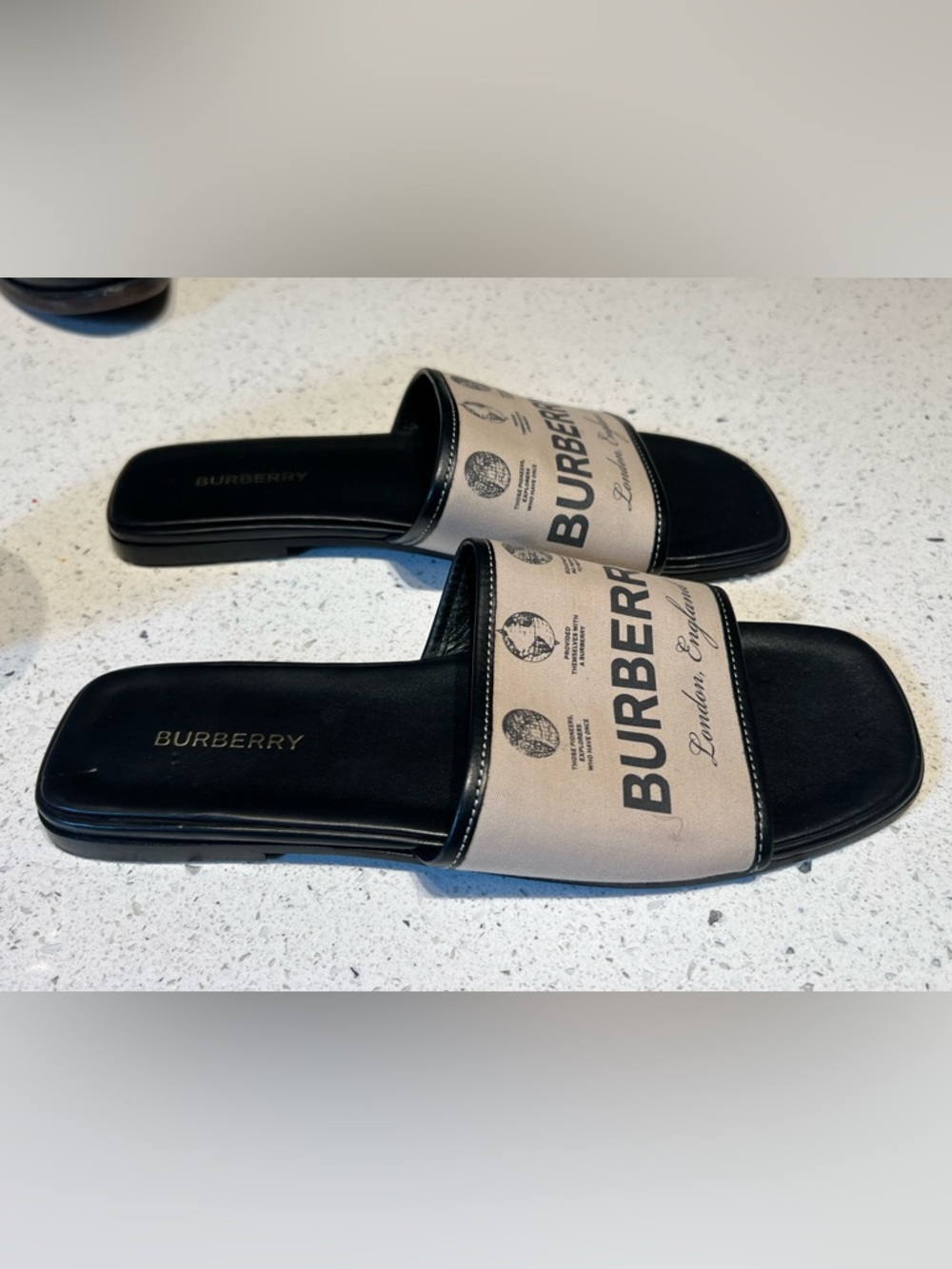 Burberry beige logo sandals - Picture 3 of 7